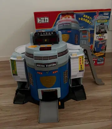 토미카 빙글빙글 변형! DX 폴리스 스테이션