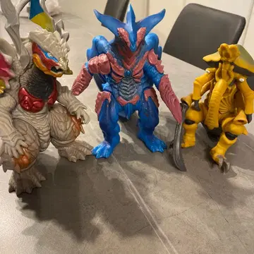 울트라맨 괴수 피규어 3체 세트 G