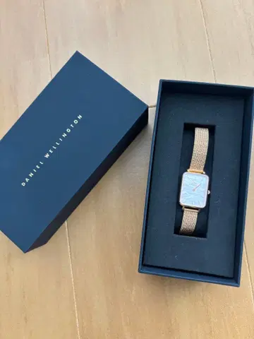 다니엘 웰링턴 직사각형 손목시계 골드