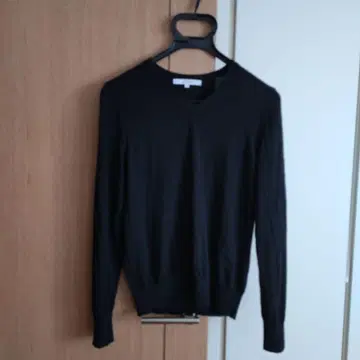 UNTITLED 블랙 V넥 스웨터 사이즈 2