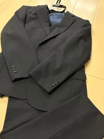 AOKI LES MUES 슬림 타입 블랙 스트라이프 무늬