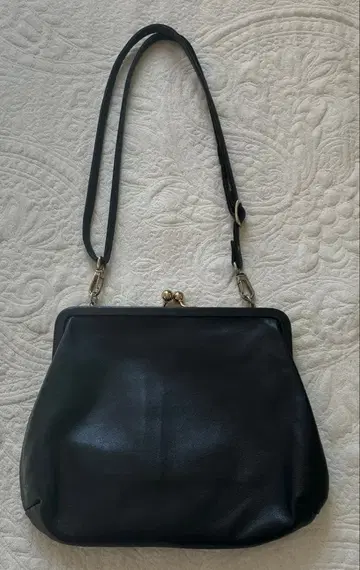 kvell 케벨 복주머니 가죽 백 블랙