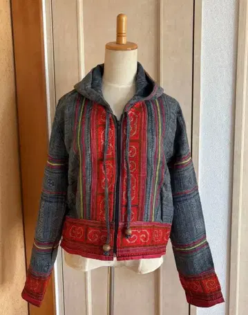 몽족 자수와 바틱 후드티 안감 없음 M 사이즈 새상품