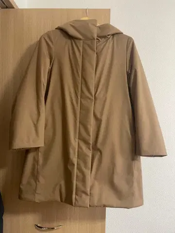 유니클로 하이브리드 다운 코트 S 사이즈