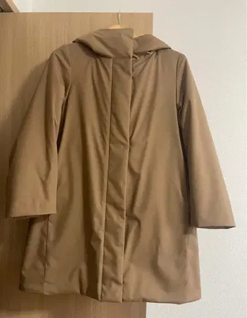 유니클로 하이브리드 다운 코트 S 사이즈