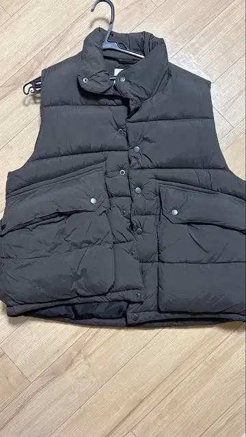 다크 브라운 다운 베스트 4 포켓 BAYFLOW