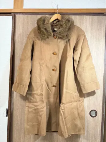 DOMINIK TOKYO 퍼 달린 캐시미어 코트 카멜