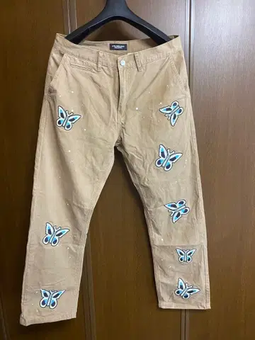 CRAWLING DEATH 나비 자수 베이지 워크 팬츠