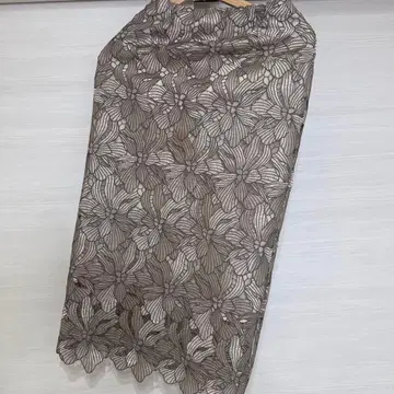 FRAY.ID 꽃무늬 레이스 타이트 스커트 그레이 베이지