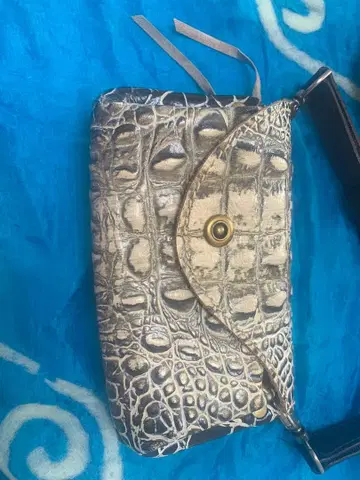 액세소와 크로커다일 지갑 숄더 타입