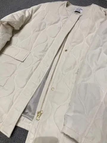 새상품급 아이보리 퀼팅 자켓