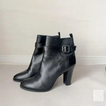 새상품급 다이애나 24cm 사이드 고어 벨트 숏부츠 천연 가죽 블랙 가죽