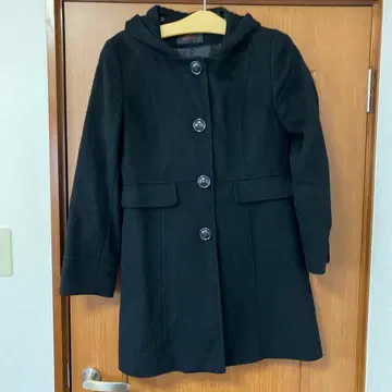 후드 부착 블랙 울 코트