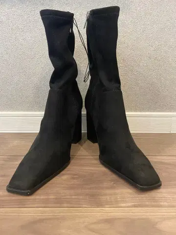미사용 새상품 H&M 블랙 스웨이드 스퀘어토 부츠 40