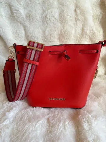Michael Kors 버킷 숄더백