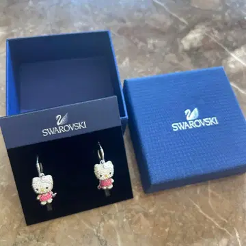 Swarovski 헬로키티 귀걸이