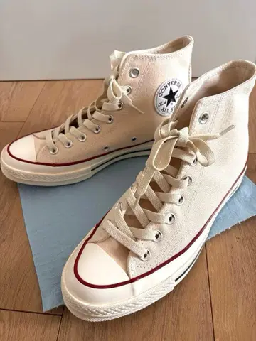 새상품급 척테일러/25cm/하이컷 스니커즈/크림