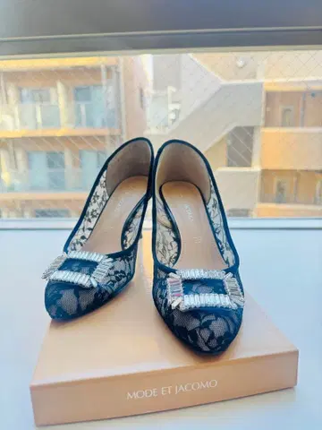 MODE ET JACOMO 블랙 레이스 펌프스