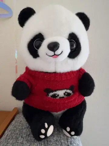 팬더 봉제 인형 빨간색 스웨터