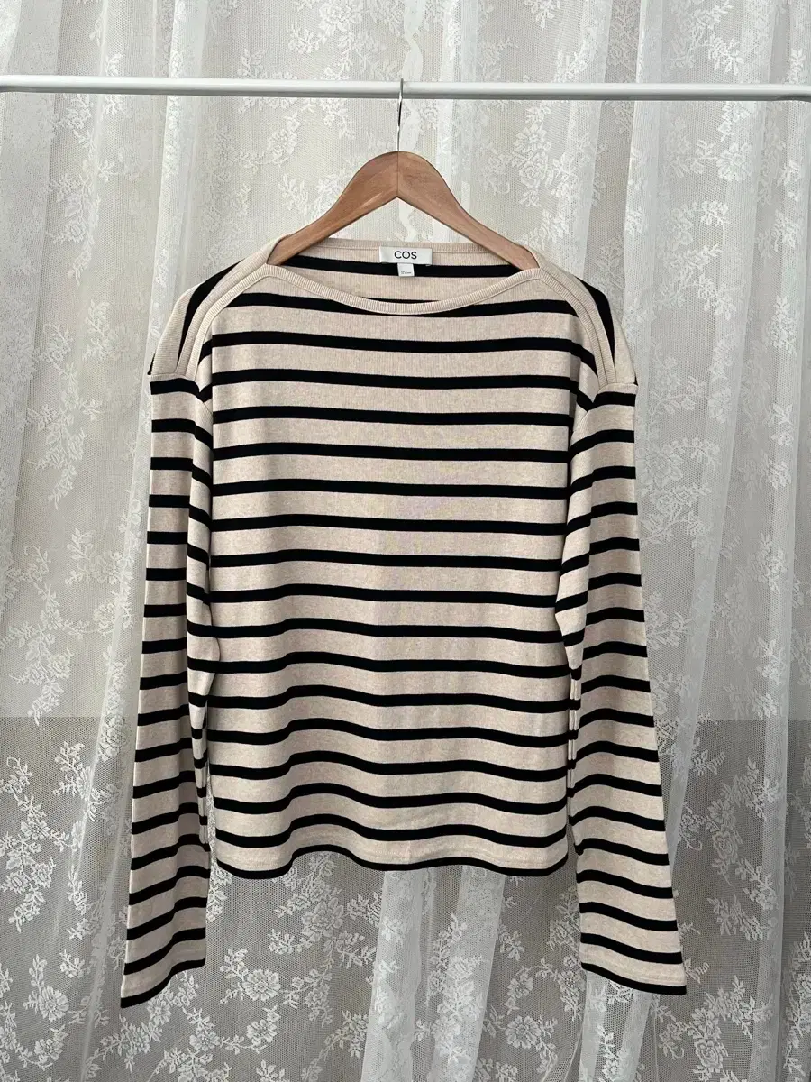 M) COS Boat Neck Striped Long Sleeve T-shirt