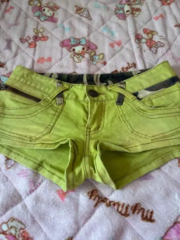 d.i.a 라임 그린 숏팬츠