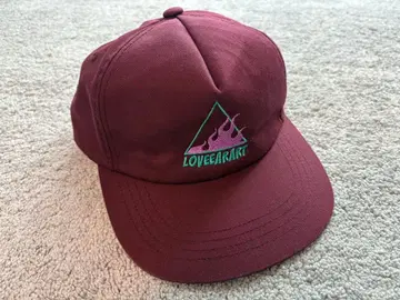 LOVE EAR ART 버건디 캡