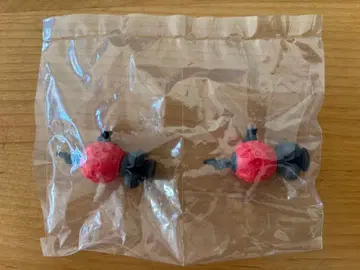 빨간 건담 비트 2개