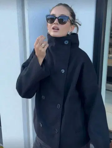 블랙 더블 브레스트 코트