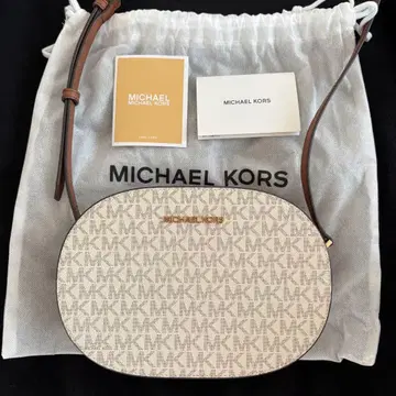 [MICHAEL KORS] 오벌 크로스바디 미디엄