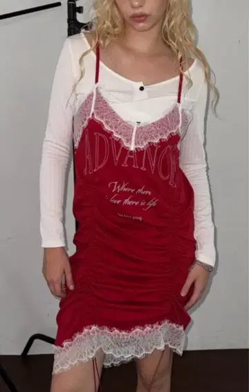 SHAGGIE 레이스 부착 셔링 원피스