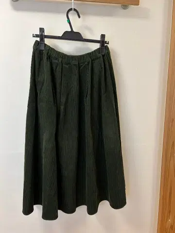 naru 코듀로이 플레어 스커트