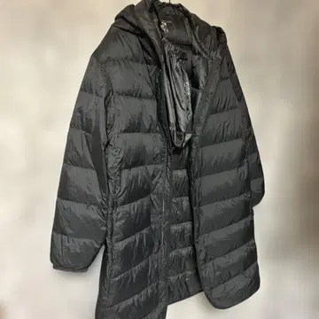 유니클로 울트라 라이트 다운 코트 블랙 롱 블랙 코트 M 사이즈