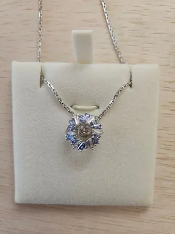 스와로브스키 꽃 모양 크리스탈 펜던트 목걸이