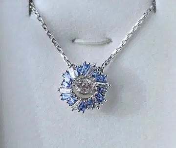 스와로브스키 꽃 모양 크리스탈 펜던트 목걸이