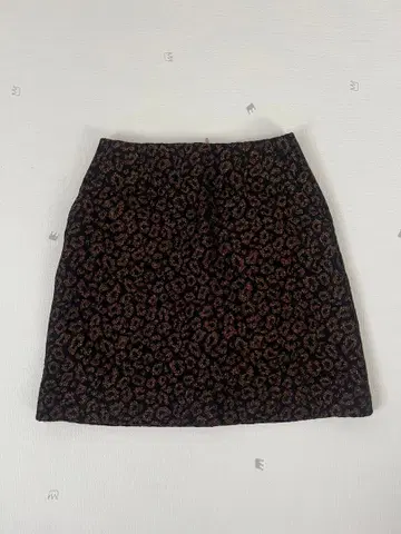 레오파드 무늬 미니 스커트 뒷면 지퍼 포함