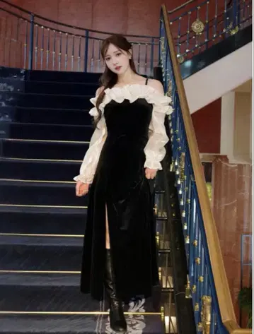 HOLIDAY&HOLIDAY 오프숄더 프릴 벨로아 원피스