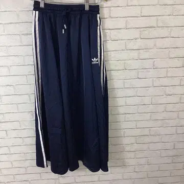 11.26 t749 아디다스 스커트 S 원 포인트 자수 스포츠