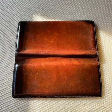 유하크 브라운 가죽 장지갑 유하크 특유의 광택과 그라데이션!