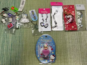 헬로키티 키링 외 11점