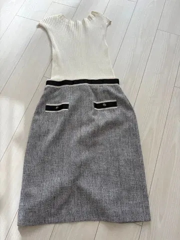 가디건과 슬리브리스 무릎 기장 원피스 화이트/그레이