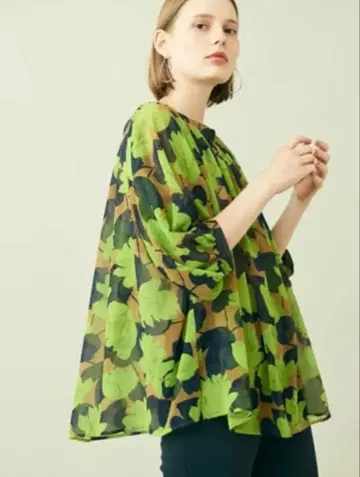 Ballsey 플라워 프린트 스모크 블라우스