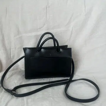 블랙 가죽 숄더백