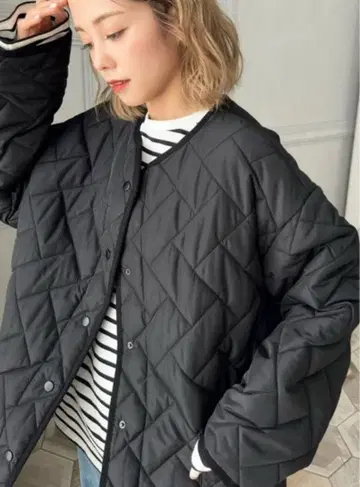 moment+ 퀼팅 노카라 코트 퀼팅 자켓 블랙