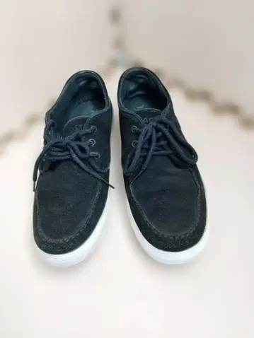 라코스테 블랙 스웨이드 스니커즈