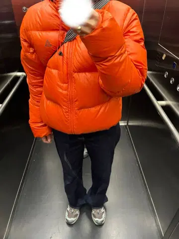 오렌지 후드 부착 다운 자켓