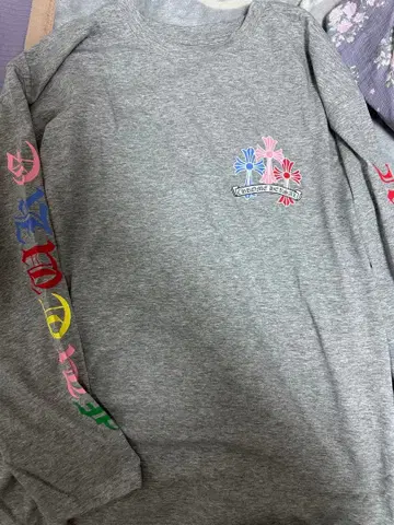 플라워 그래픽 긴팔 T셔츠 그레이