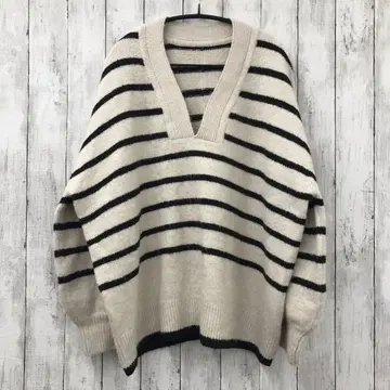 [ lumiere ] 루미에르 V넥 보더 루즈 니트 오트밀 색상