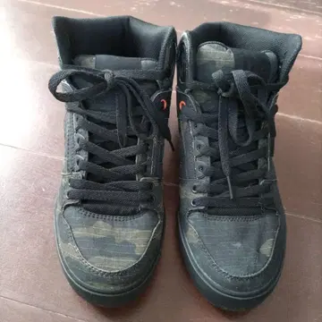 DC 블랙 카모플라쥬 하이컷 스니커즈