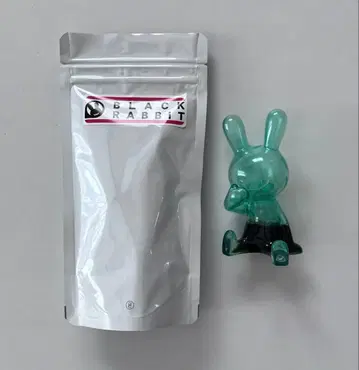 [ 미사용 ] BLACK RABBiT 소프트 비닐 콜라 블랙 토끼