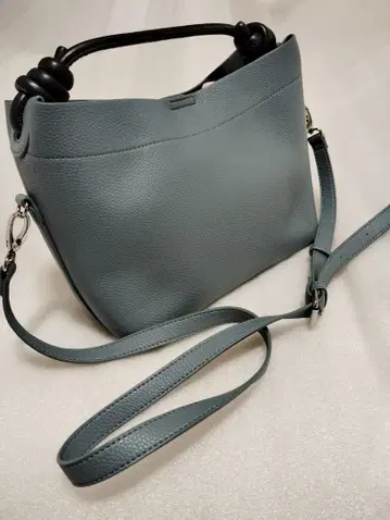 ear PAPILLONNER 이아파피요네 소프트 가죽 숄더백